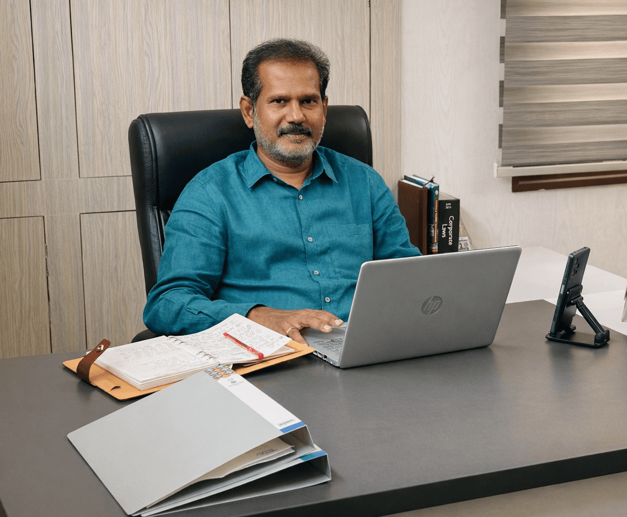 பி.சீனிவாசன், M.C.A., LL.B.
